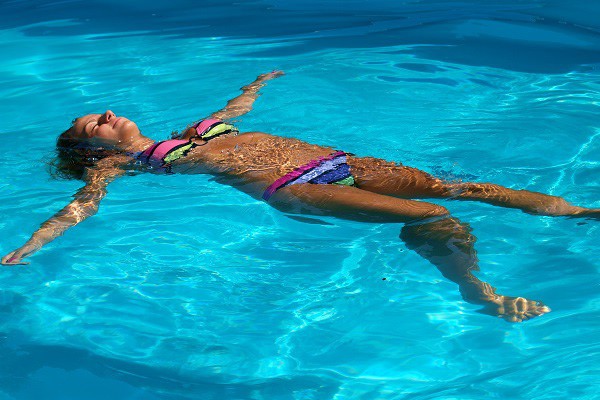 19 người nguy kịch do tiếp xúc với clo tại một hồ bơi ở California, chuyên gia khuyến cáo giải pháp an toàn khi đi bơi - Ảnh 3.