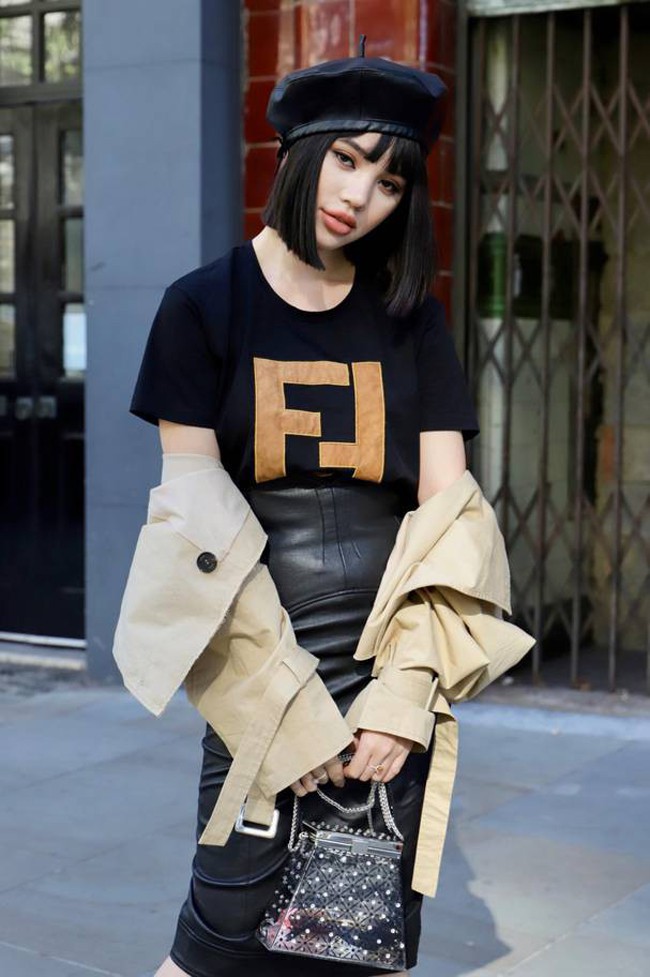 Kỳ Duyên và Jolie Nguyễn: Cạch mặt nhưng vẫn mua hàng hiệu giống nhau, style lại như chị em sinh đôi! - Ảnh 1. Kỳ Duyên và Jolie Nguyễn: Cạch mặt nhưng vẫn mua hàng hiệu giống nhau, style lại như chị em sinh đôi! - Ảnh 1.