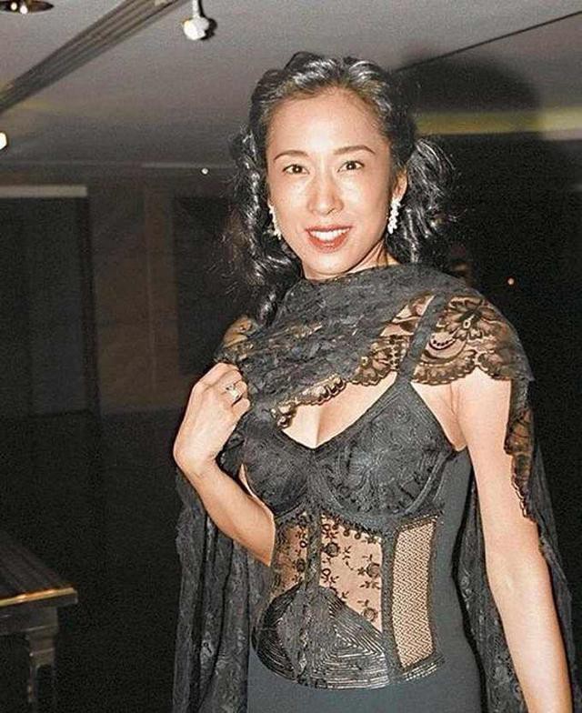Hoa hậu đẹp nhất nhì Hong Kong: 50 tuổi vẫn được đại gia say mê, tặng một nửa gia sản - Ảnh 9.