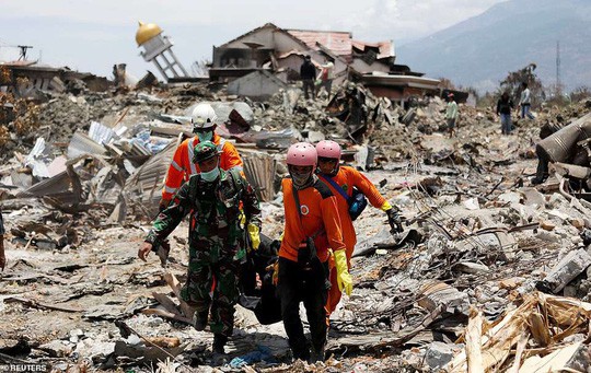 Sóng thần Indonesia: Cận cảnh đất hóa lỏng nhấn chìm cả làng - Ảnh 2.