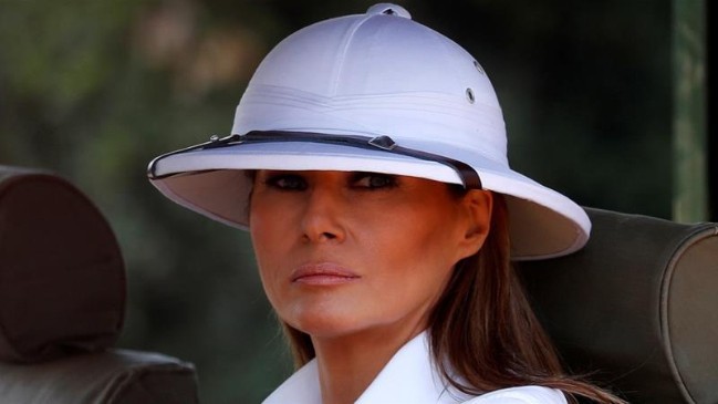 Bị chỉ trích vì đội nón cối thăm châu Phi, bà Melania Trump nói gì? - Ảnh 1.