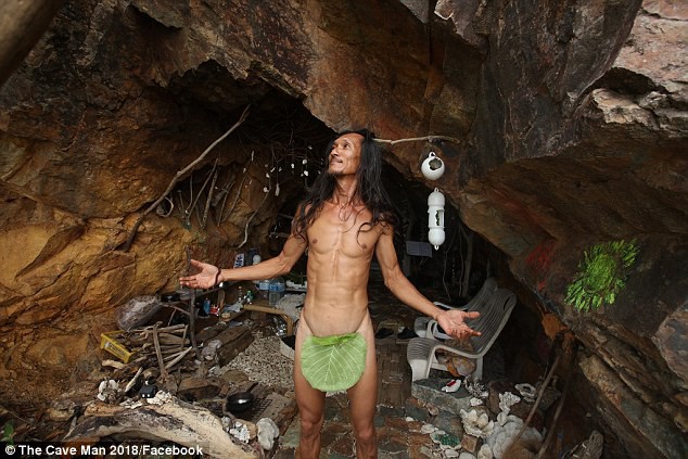Người rừng Thái Lan sống trong hang động bỗng nổi tiếng khắp MXH vì hẹn hò với toàn mỹ nữ phương Tây - Ảnh 2.