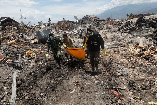 Sóng thần Indonesia: Cận cảnh đất hóa lỏng nhấn chìm cả làng - Ảnh 5.