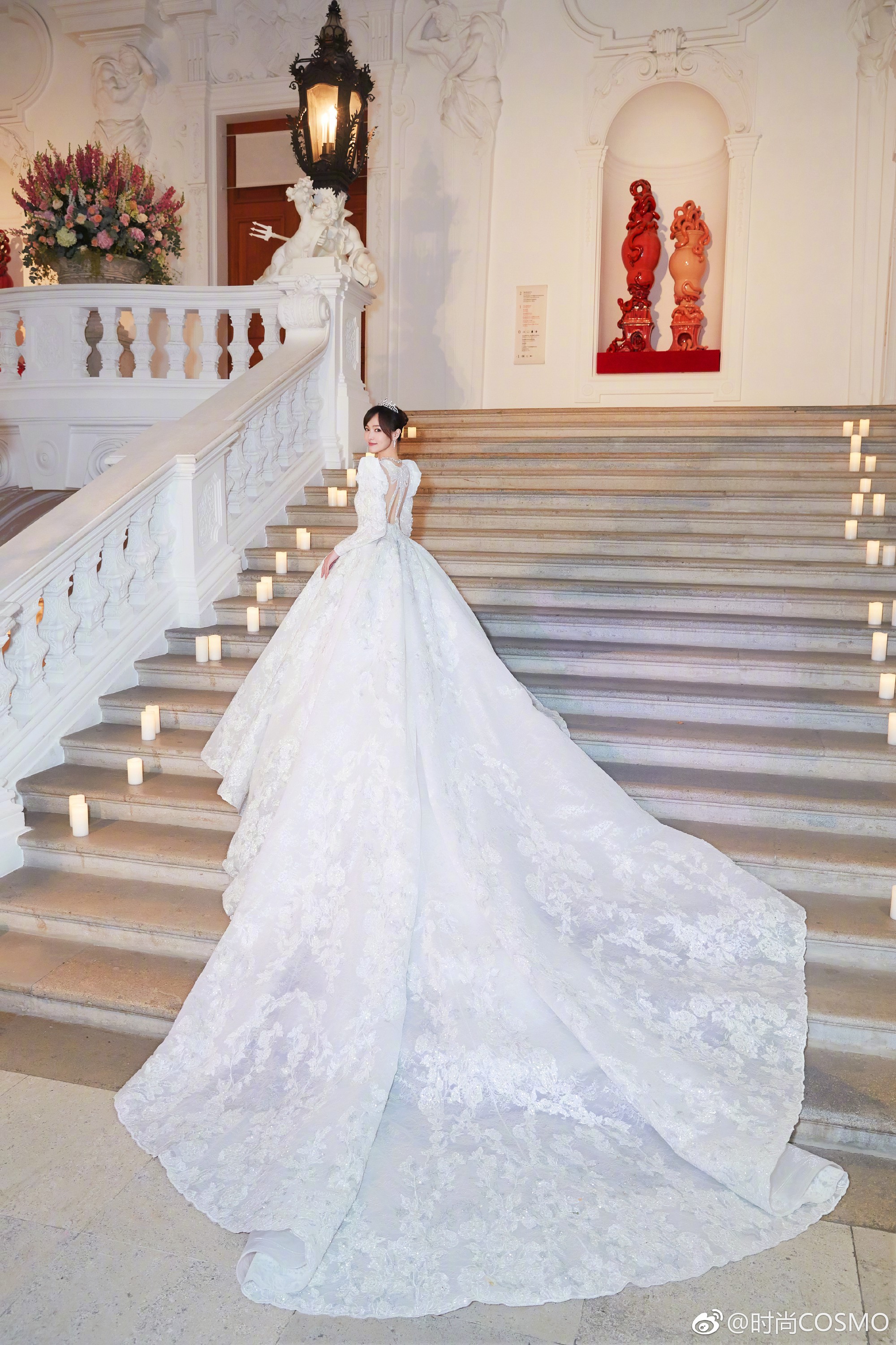 Giá trị 2 bộ váy cưới lộng lẫy Minh Hằng mặc trong hôn lễ