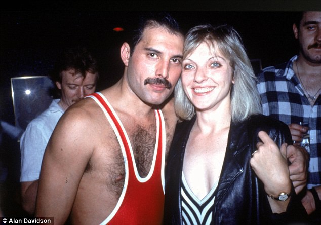 Câu chuyện về huyền thoại Freddie Mercury cùng người phụ nữ duy nhất mà ông yêu trong suốt cuộc đời - Ảnh 5. Câu chuyện về huyền thoại Freddie Mercury cùng người phụ nữ duy nhất mà ông yêu trong suốt cuộc đời - Ảnh 5.
