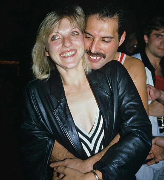 Câu chuyện về huyền thoại Freddie Mercury cùng người phụ nữ duy nhất mà ông yêu trong suốt cuộc đời - Ảnh 6. Câu chuyện về huyền thoại Freddie Mercury cùng người phụ nữ duy nhất mà ông yêu trong suốt cuộc đời - Ảnh 6.