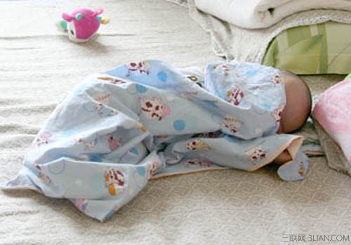 Bố mẹ cần sửa ngay cho con 8 sai lầm khi ngủ dưới đây nếu không muốn trẻ ốm yếu, chậm phát triển - Ảnh 4.