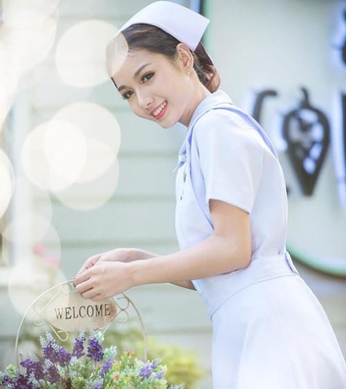 Sau khi bị sa thải vì quá xinh đẹp, nữ y tá nổi tiếng nhất Thái Lan đã tung bộ ảnh cực nóng bỏng - Ảnh 2.