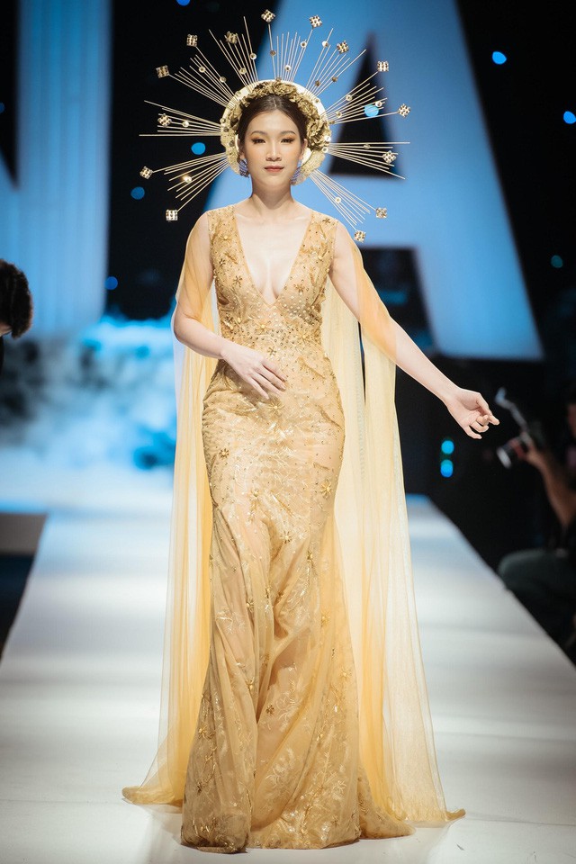 Chiêm ngưỡng 4 BST trong show diễn “10 năm FIONA” - Ảnh 11. Chiêm ngưỡng 4 BST trong show diễn “10 năm FIONA” - Ảnh 11.