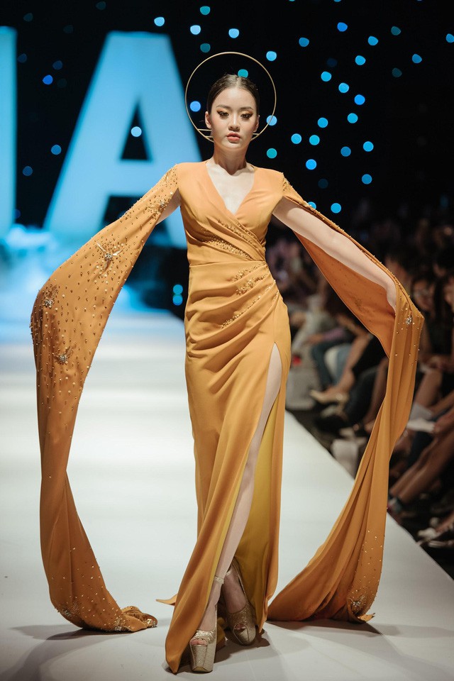 Chiêm ngưỡng 4 BST trong show diễn “10 năm FIONA” - Ảnh 12. Chiêm ngưỡng 4 BST trong show diễn “10 năm FIONA” - Ảnh 12.