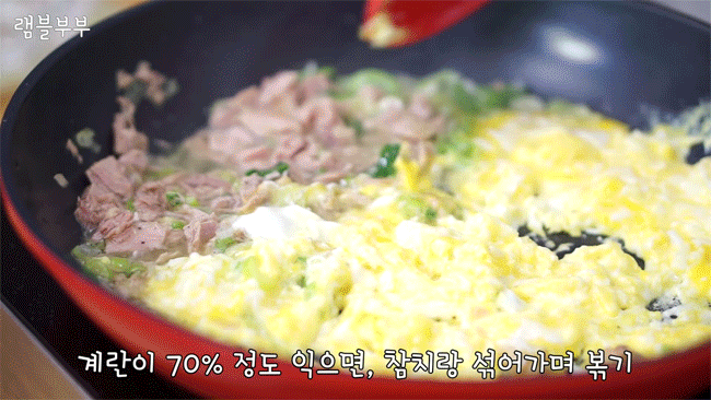 Cơm nguội khô khốc bạn cũng có thể biến thành món ăn sang chảnh kiểu Hàn Quốc nhờ cách làm đơn giản này - Ảnh 5.