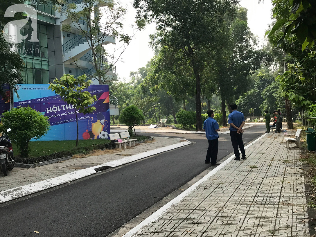 TP.HCM: Nam sinh viên bỏ lại ba lô, nhảy từ tầng cao trường học xuống đất tử vong - Ảnh 3.