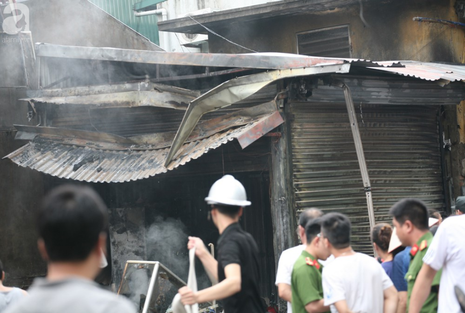 Hà Nội: Cháy nhỏ thiêu rụi ki-ốt bún phở trước chợ Bưởi   - Ảnh 3.
