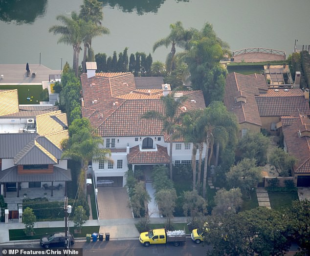 Justin Bieber và Hailey Baldwin mỗi tháng đốt 2,3 tỷ để thuê biệt thự khủng nằm cạnh hồ nước - Ảnh 2.