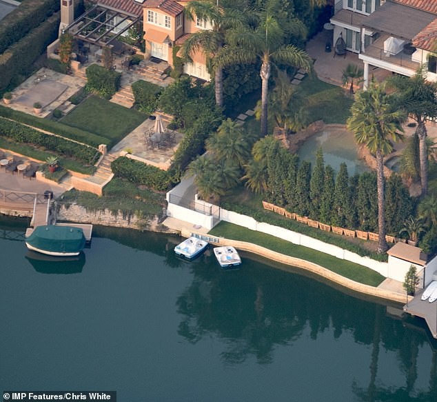 Justin Bieber và Hailey Baldwin mỗi tháng đốt 2,3 tỷ để thuê biệt thự khủng nằm cạnh hồ nước - Ảnh 3.