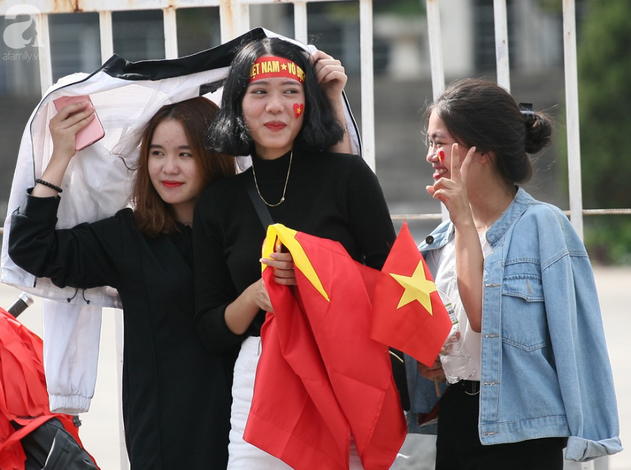 AFF CUP: Việt Nam 2 - 0 Malaysia, người hâm mộ vui sướng cuồng nhiệt - Ảnh 26. AFF CUP: Việt Nam 2 - 0 Malaysia, người hâm mộ vui sướng cuồng nhiệt - Ảnh 26.
