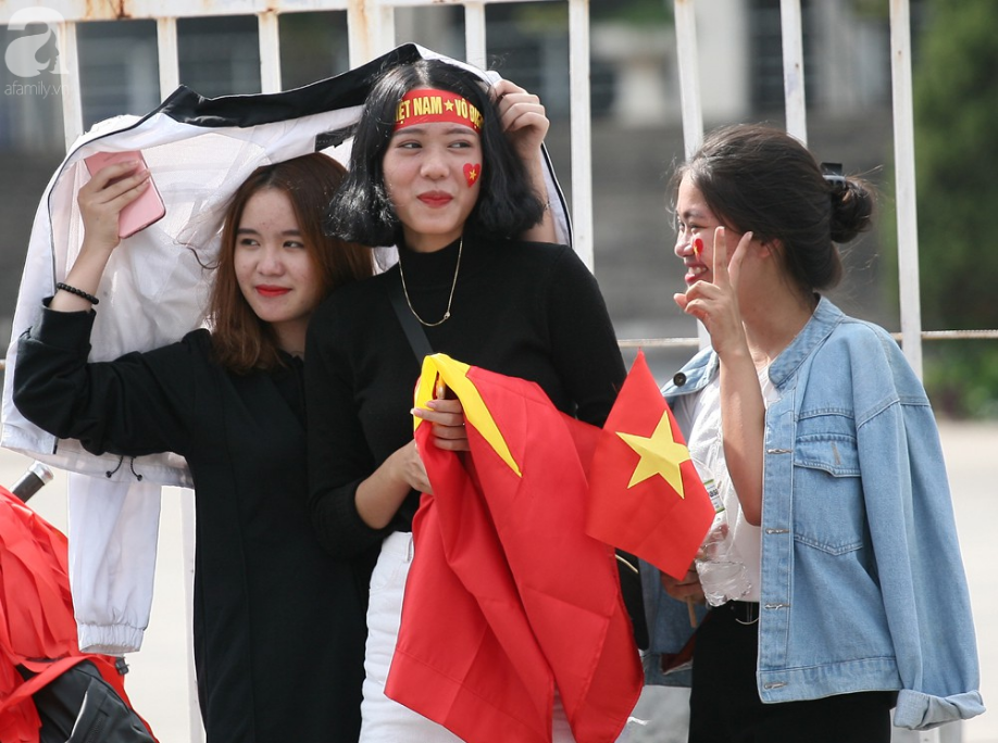 AFF CUP: Việt Nam 2 - 0 Malaysia, người hâm mộ vui sướng cuồng nhiệt - Ảnh 26.