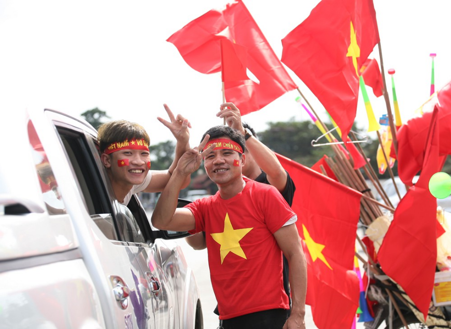 AFF CUP: Việt Nam 2 - 0 Malaysia, người hâm mộ vui sướng cuồng nhiệt - Ảnh 29. AFF CUP: Việt Nam 2 - 0 Malaysia, người hâm mộ vui sướng cuồng nhiệt - Ảnh 29.