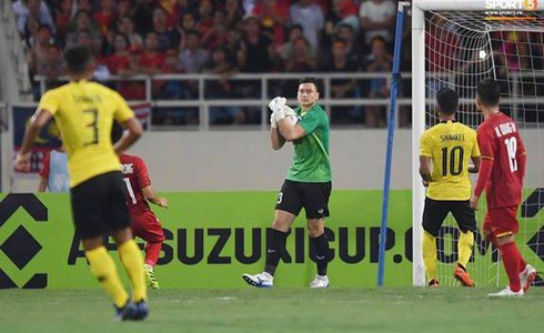 Việt Nam 2-0 Malaysia: Công Phượng, Anh Đức khiến biển đỏ Mỹ Đình vỡ òa cảm xúc - Ảnh 7.