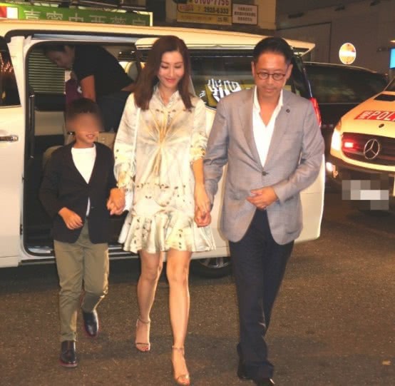 Lấy chồng đại gia, Hoa hậu đẹp nhất lịch sử Hong Kong khoe nhan sắc U50 sang chảnh, mặn mà - Ảnh 6.