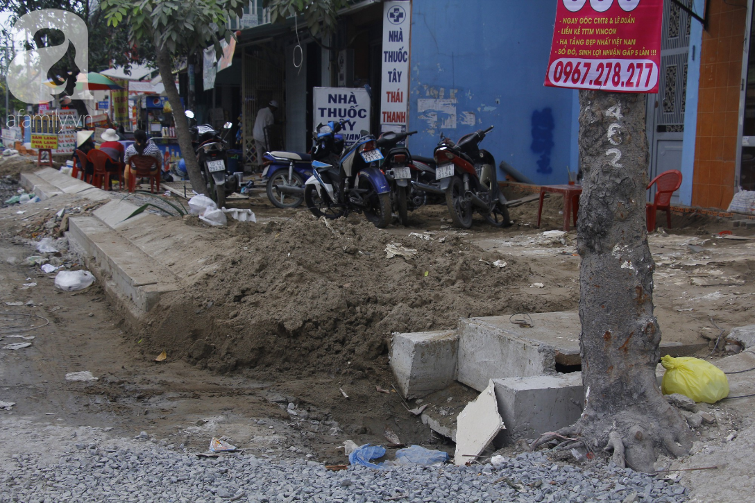 Cận cảnh con đường đau khổ, đầy ổ gà, ổ voi khiến dân Sài Gòn ám ảnh - Ảnh 9.