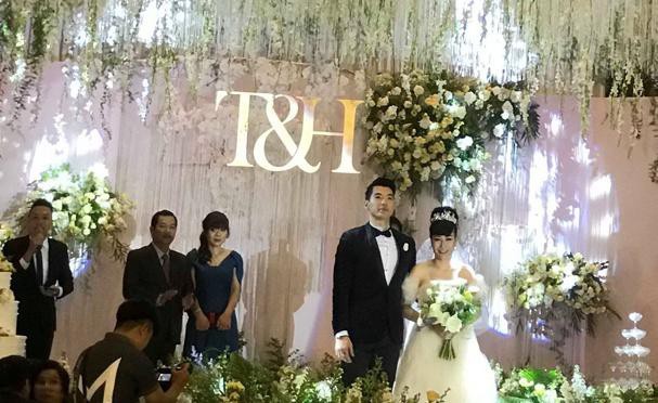 Hình ảnh hiếm hoi trong đám cưới Trương Nam Thành và bạn gái doanh nhân lớn tuổi - Ảnh 1.