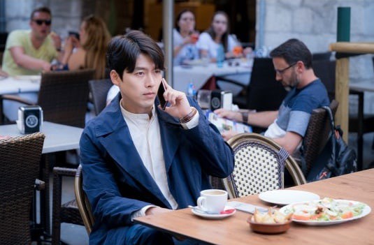 Nam thần Hyun Bin lại đốn tim fan nữ bằng loạt ảnh hậu trường đầy cuốn hút - Ảnh 2.