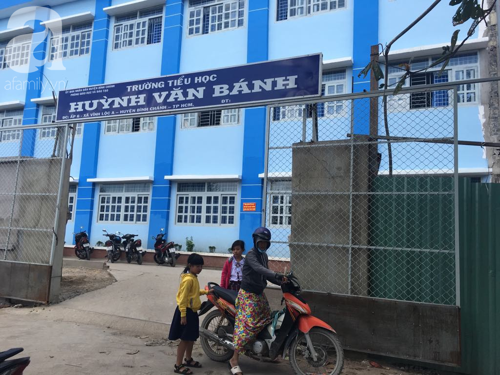 Hiện trường vụ sập giàn giáo khiến hàng chục học sinh tiểu học nhập viện trong lễ 20/11: Cảnh tượng lúc đó rất sợ hãi - Ảnh 11. Hiện trường vụ sập giàn giáo khiến hàng chục học sinh tiểu học nhập viện trong lễ 20/11: Cảnh tượng lúc đó rất sợ hãi - Ảnh 11.