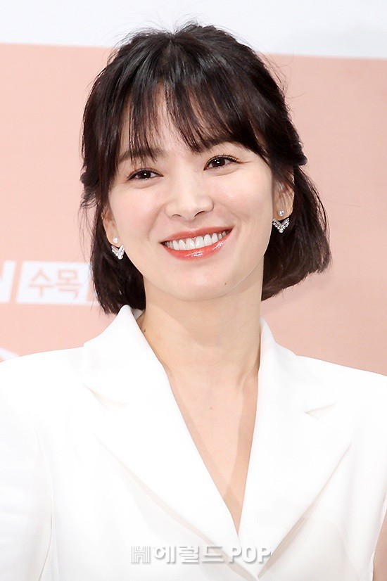 Song Hye Kyo đập tan tin đồn bầu bí nhờ eo siêu nhỏ, đẹp đỉnh cao bên Park Bo Gum tại sự kiện hot nhất hôm nay - Ảnh 10. Song Hye Kyo đập tan tin đồn bầu bí nhờ eo siêu nhỏ, đẹp đỉnh cao bên Park Bo Gum tại sự kiện hot nhất hôm nay - Ảnh 10.