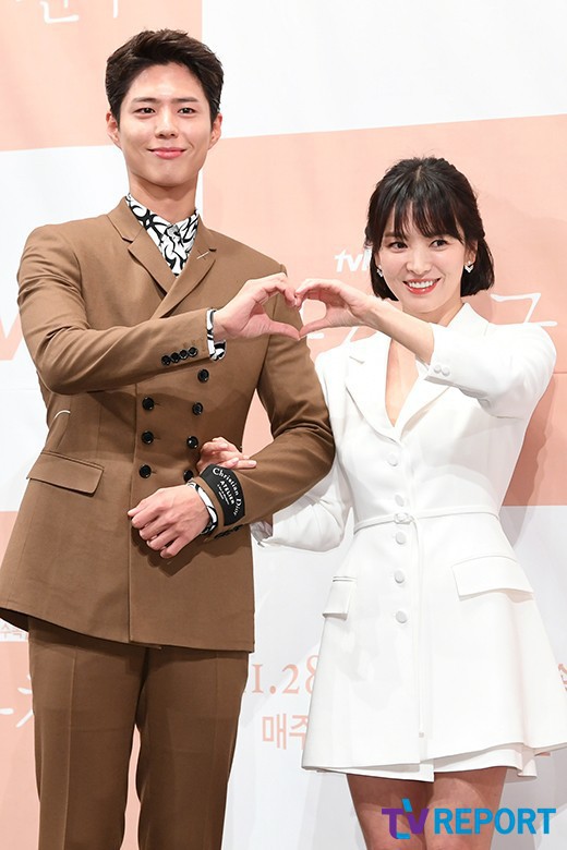 Song Hye Kyo đập tan tin đồn bầu bí nhờ eo siêu nhỏ, đẹp đỉnh cao bên Park Bo Gum tại sự kiện hot nhất hôm nay - Ảnh 19. Song Hye Kyo đập tan tin đồn bầu bí nhờ eo siêu nhỏ, đẹp đỉnh cao bên Park Bo Gum tại sự kiện hot nhất hôm nay - Ảnh 19.