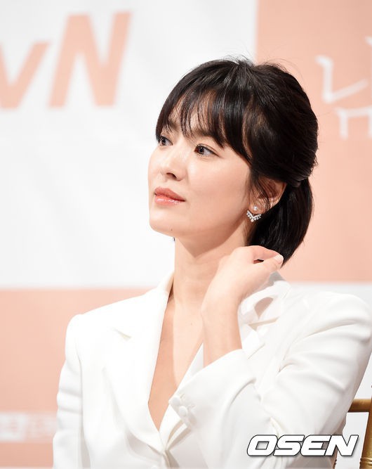 Song Hye Kyo đập tan tin đồn bầu bí nhờ eo siêu nhỏ, đẹp đỉnh cao bên Park Bo Gum tại sự kiện hot nhất hôm nay - Ảnh 7. Song Hye Kyo đập tan tin đồn bầu bí nhờ eo siêu nhỏ, đẹp đỉnh cao bên Park Bo Gum tại sự kiện hot nhất hôm nay - Ảnh 7.