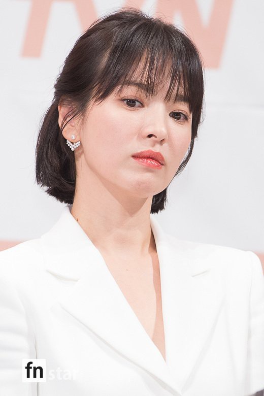 Song Hye Kyo đập tan tin đồn bầu bí nhờ eo siêu nhỏ, đẹp đỉnh cao bên Park Bo Gum tại sự kiện hot nhất hôm nay - Ảnh 9. Song Hye Kyo đập tan tin đồn bầu bí nhờ eo siêu nhỏ, đẹp đỉnh cao bên Park Bo Gum tại sự kiện hot nhất hôm nay - Ảnh 9.