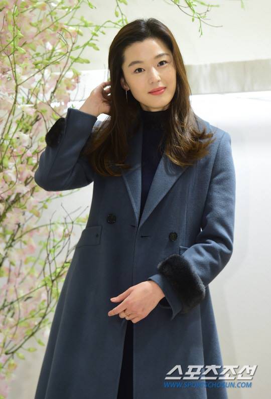 Jeon Ji Hyun mặc đẹp hơn người mẫu thì ai cũng biết, nhưng cô vẫn phải “chịu thua” trước một người này - Ảnh 8.