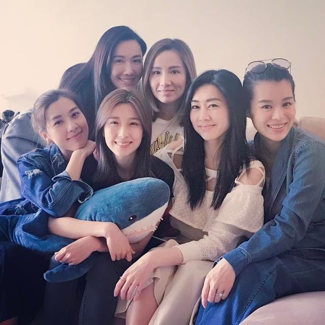 Hội tỷ muội thâm giao TVB: Hội bà 8 có Hồ Hạnh Nhi hạnh phúc viên mãn, Thất tỷ muội có Xa Thi Mạn quyền lực nhất nhì showbiz - Ảnh 7. Hội tỷ muội thâm giao TVB: Hội bà 8 có Hồ Hạnh Nhi hạnh phúc viên mãn, Thất tỷ muội có Xa Thi Mạn quyền lực nhất nhì showbiz - Ảnh 7.