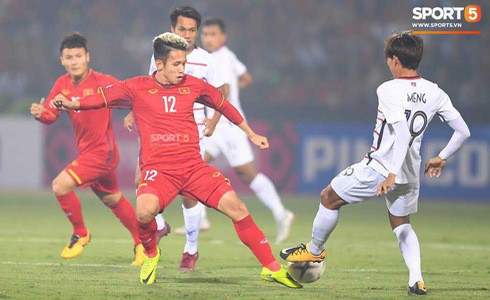 Việt Nam 3-0 Campuchia: Thầy trò HLV Park Hang-seo vào bán kết với ngôi nhất bảng - Ảnh 8.