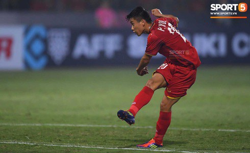 Việt Nam 3-0 Campuchia: Thầy trò HLV Park Hang-seo vào bán kết với ngôi nhất bảng - Ảnh 4.