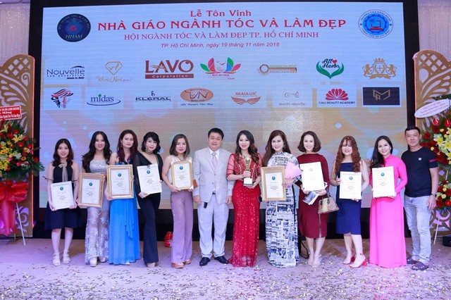 Doanh nhân Rita Phương vinh dự đón nhận “Danh sư chăm sóc sắc đẹp 2018” - Ảnh 6.