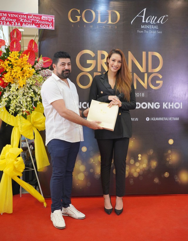 Theo chân Lilly Nguyễn khám phá cửa hàng mới của Aqua Mineral và Gold Elements tại Vincom Đồng Khởi - Ảnh 2. Theo chân Lilly Nguyễn khám phá cửa hàng mới của Aqua Mineral và Gold Elements tại Vincom Đồng Khởi - Ảnh 2.