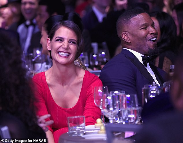 Sau nhiều năm bí mật yêu nhau, Katie Holmes chuẩn bị làm đám cưới mùa đông lãng mạn với tài tử Jamie Foxx - Ảnh 1. Sau nhiều năm bí mật yêu nhau, Katie Holmes chuẩn bị làm đám cưới mùa đông lãng mạn với tài tử Jamie Foxx - Ảnh 1.