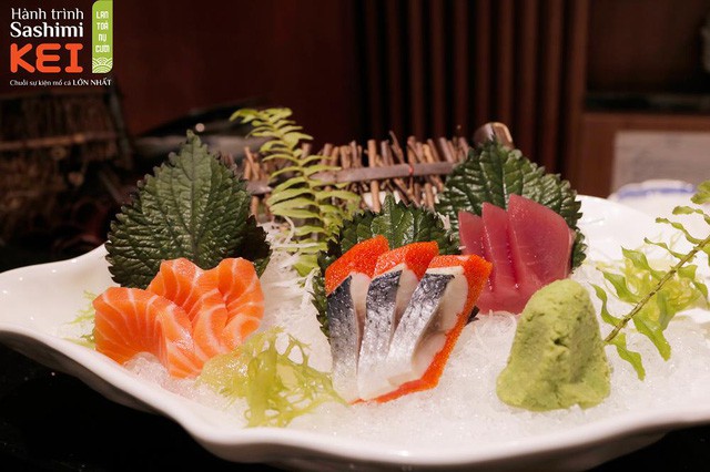 Cận cảnh màn mổ cá làm sashimi độc đáo do chính tay bếp trưởng hàng đầu Nhật Bản thực hiện - Ảnh 1.