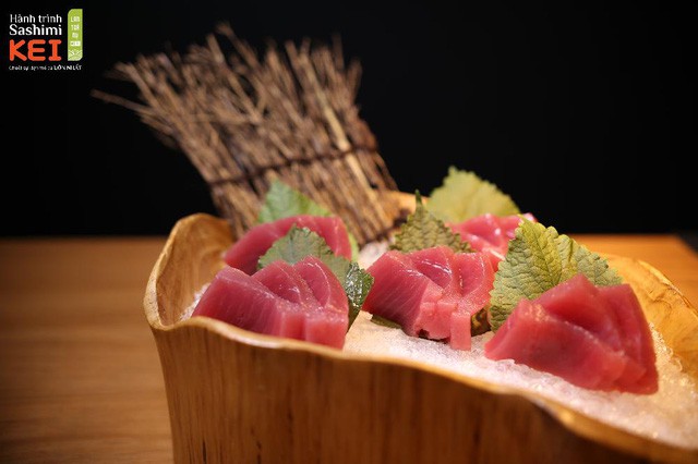 Cận cảnh màn mổ cá làm sashimi độc đáo do chính tay bếp trưởng hàng đầu Nhật Bản thực hiện - Ảnh 10.