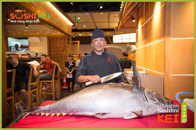 Cận cảnh màn mổ cá làm sashimi độc đáo do chính tay bếp trưởng hàng đầu Nhật Bản thực hiện - Ảnh 5.