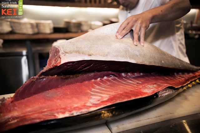 Cận cảnh màn mổ cá làm sashimi độc đáo do chính tay bếp trưởng hàng đầu Nhật Bản thực hiện - Ảnh 6.