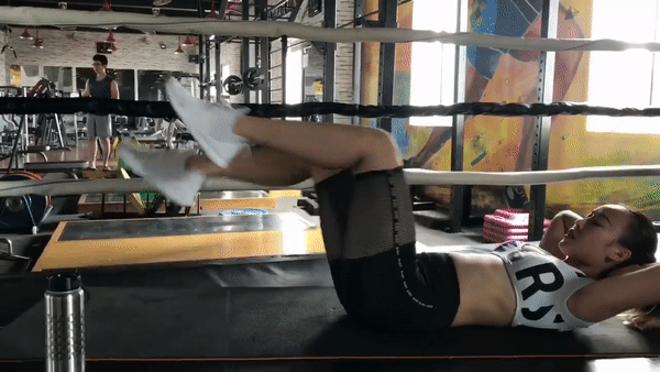 Đại sứ fitness model Tra Li bật mí 5 bài tập đơn giản, ứng dụng mọi lúc giúp bạn có bụng phẳng, eo thon - Ảnh 4. Đại sứ fitness model Tra Li bật mí 5 bài tập đơn giản, ứng dụng mọi lúc giúp bạn có bụng phẳng, eo thon - Ảnh 4.