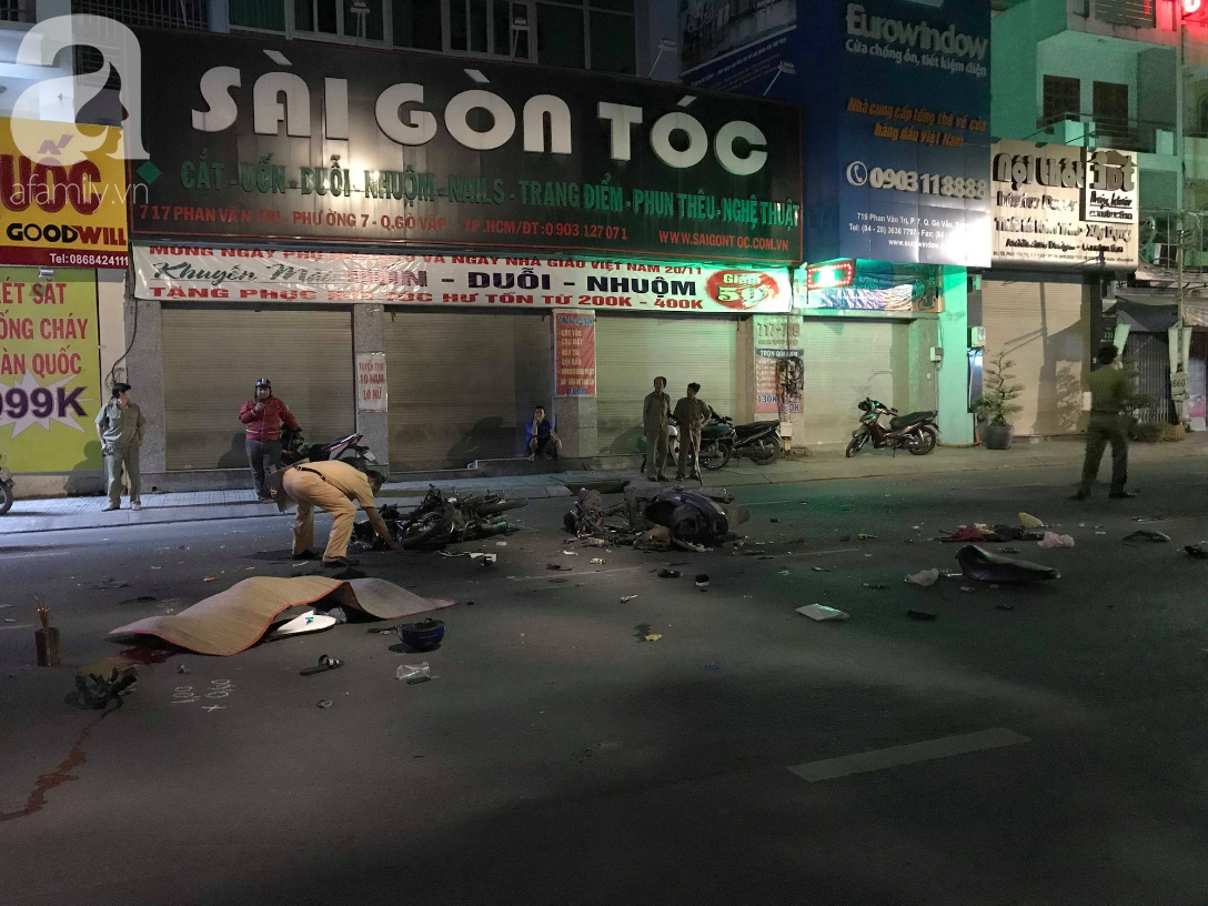 TP.HCM: Xe máy tông nhau kinh hoàng trên đường Phan Văn Trị khiến 2 người tử vong - Ảnh 3.