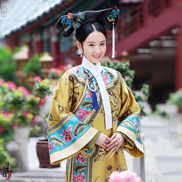 Dù đã sinh con, Phú sát Hoàng hậu Đổng Khiết vẫn khiến gái trẻ phải tròn xoe mắt vì đẹp gợi cảm thế này - Ảnh 4.