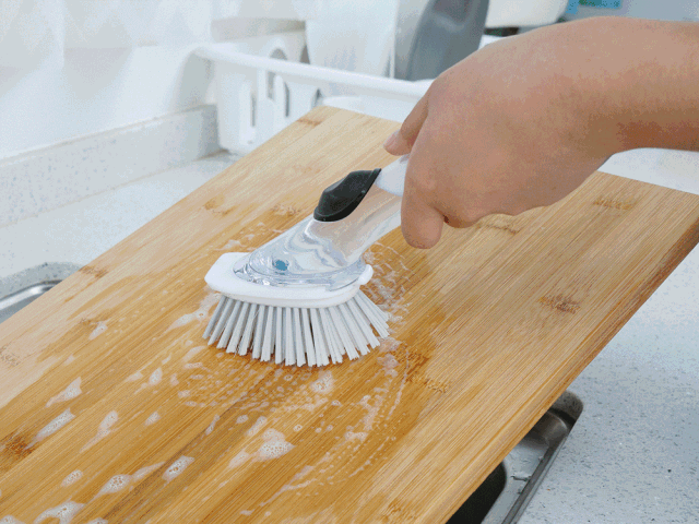 Đánh bay mọi vết bẩn trong nhà bếp chỉ với một bộ dụng cụ làm sạch siêu dễ dùng với giá chưa tới 300 nghìn - Ảnh 2.