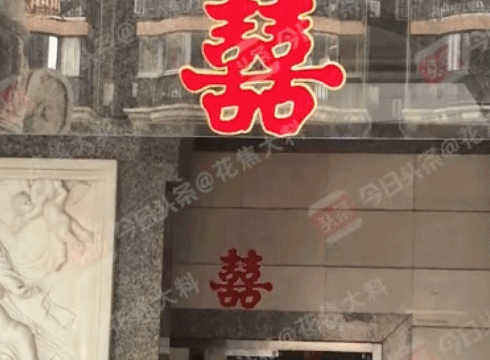 Vợ chồng Đường Yên - La Tấn lần đầu xuất hiện sau đám cưới, tay trong tay ngọt ngào - Ảnh 4. Vợ chồng Đường Yên - La Tấn lần đầu xuất hiện sau đám cưới, tay trong tay ngọt ngào - Ảnh 4.