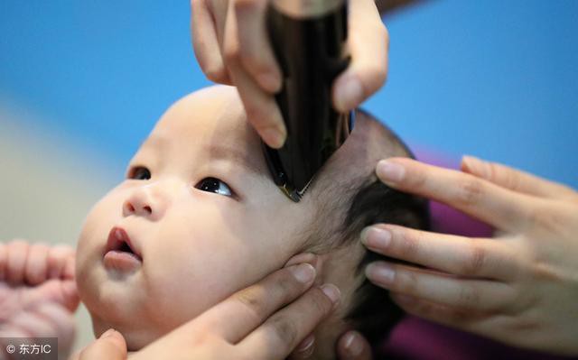 Tác hại khó lường từ việc cạo trọc đầu cho trẻ và mẹo giúp mẹ cắt tóc cho bé dễ dàng  - Ảnh 3.