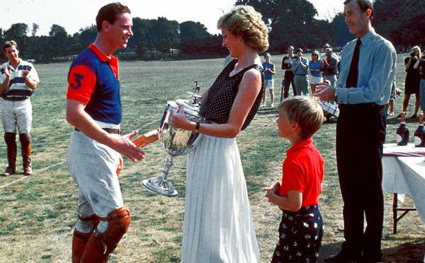 Phản ứng tinh tế của Hoàng tử William khi Công nương Diana bị người tình phản bội, viết sách kể chuyện để kiếm tiền - Ảnh 1.